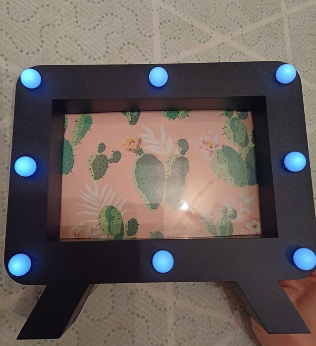 Frame with Lights442069225309491201
