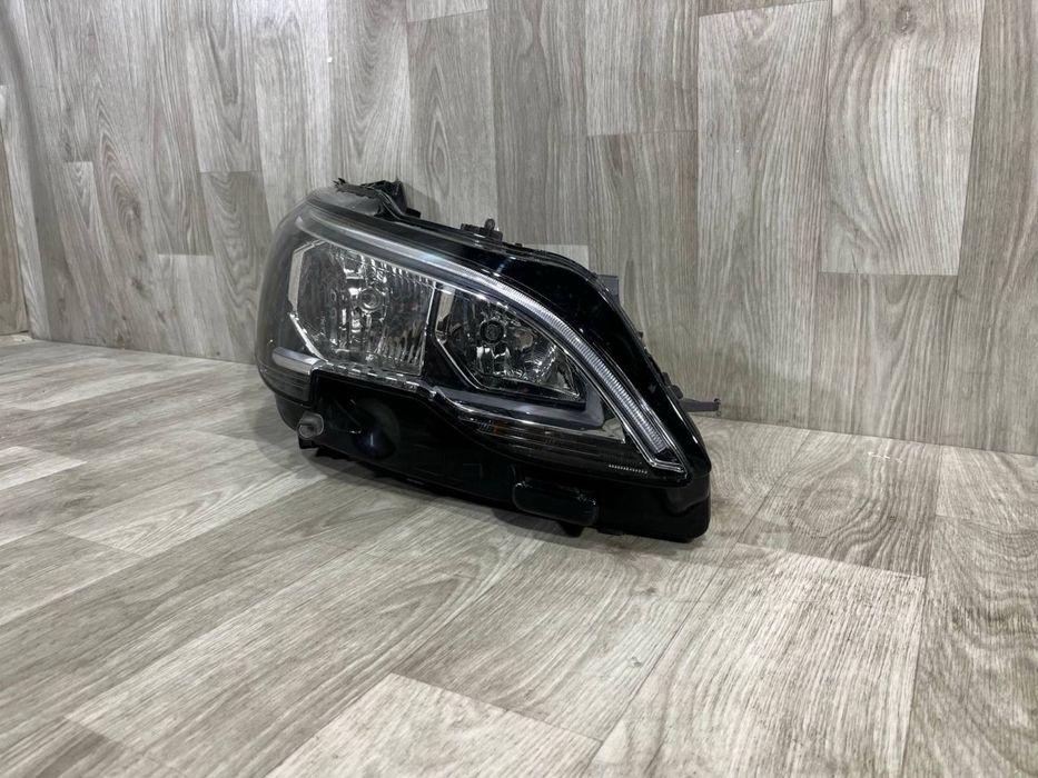 Фара передняя правая Peugeot 3008 2 5008 2 / 2016 - 2020 г.