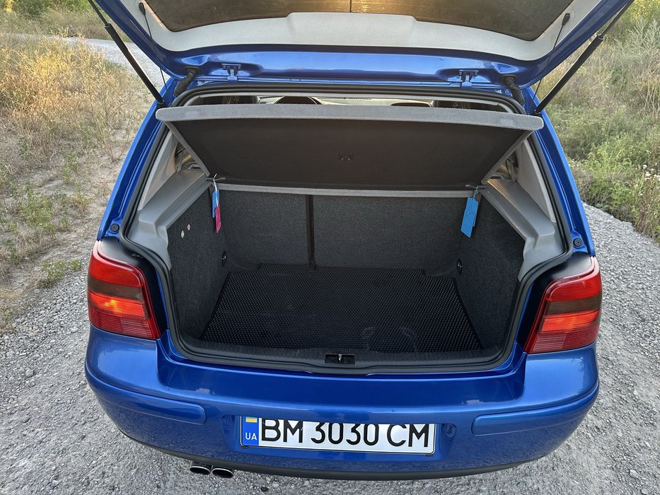 Volkswagen Golf 4 на повному бойовому стані