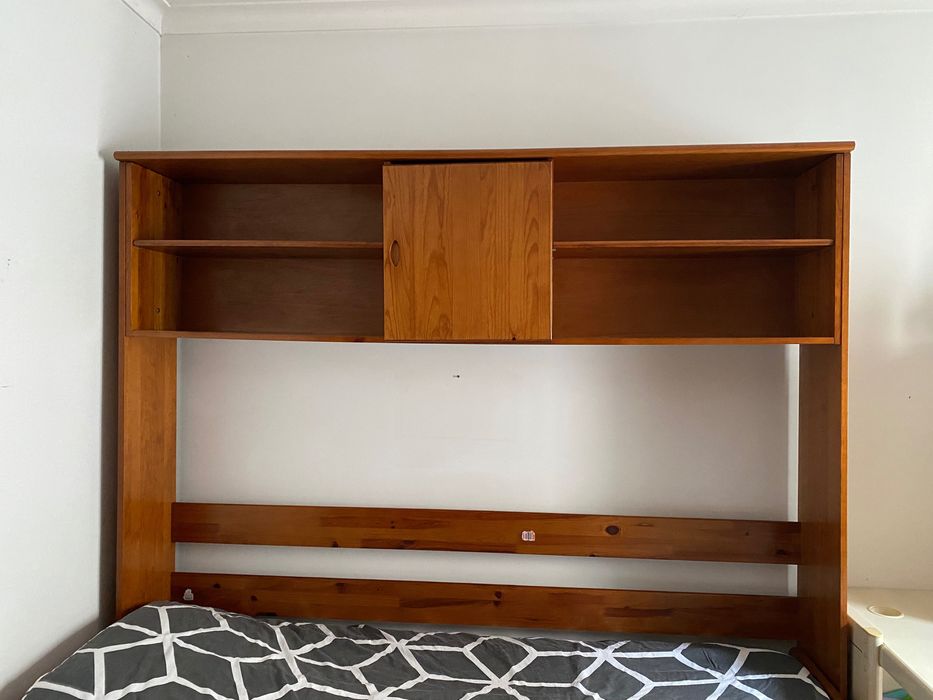 Cama Estúdio de Madeira