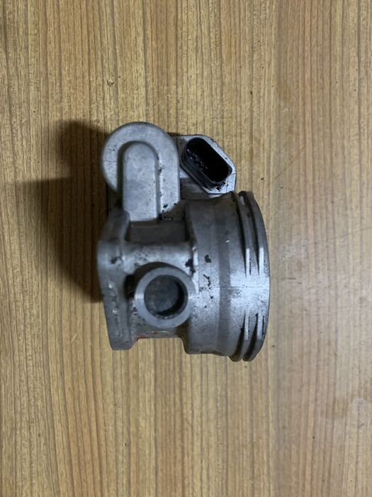 Дросільна заслонка 2.0 tdi BKD BKP 038138063G VW Skoda Audi