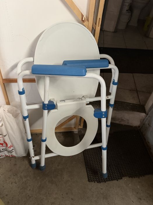 Cadeira Sanitária / Elevador de WC com Apoios regulavel