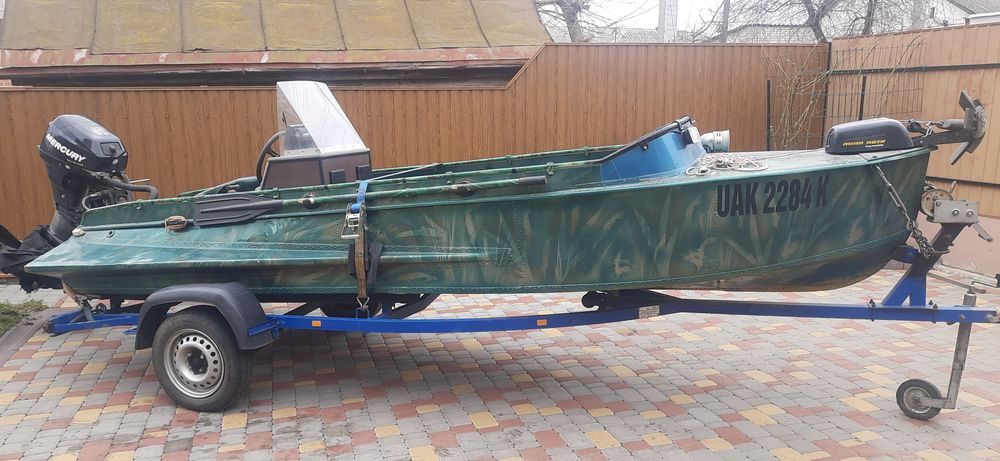 Лодка з лафетом Южанка мотор Меркурі 20