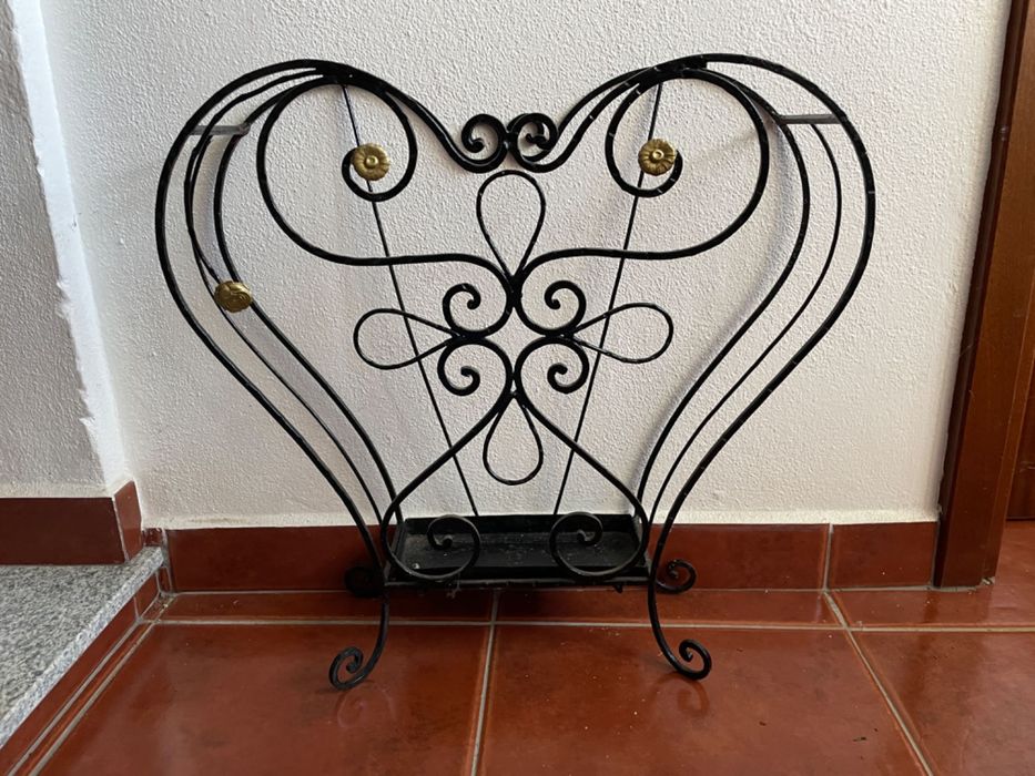 Bengaleiro e espelho vintage.