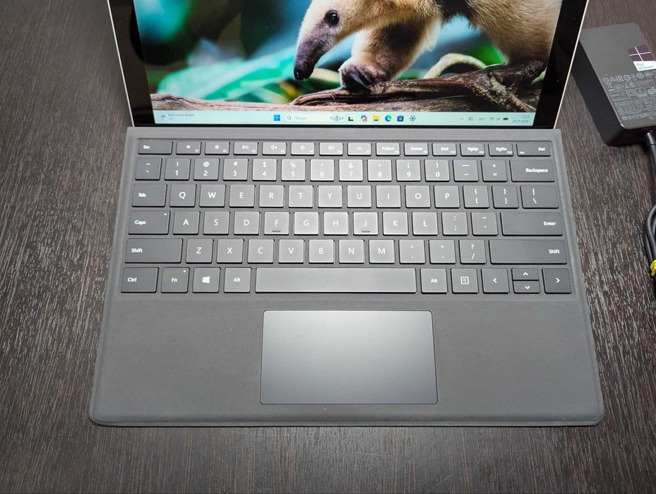Microsoft Surface Pro 5 8/256gb Intel i5-7300u  АКБ 95%