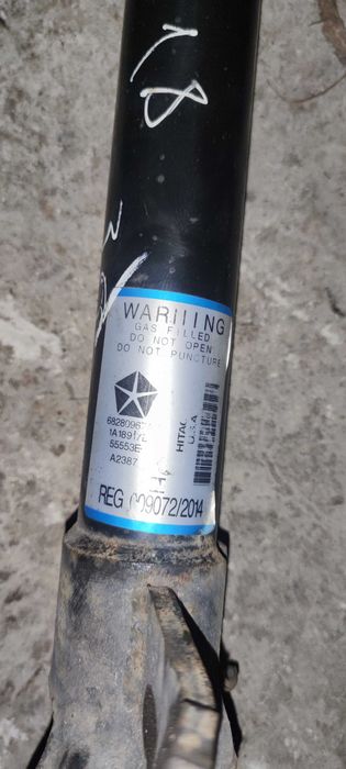 Амортизатор в зборі jeep grand cherokee wk2