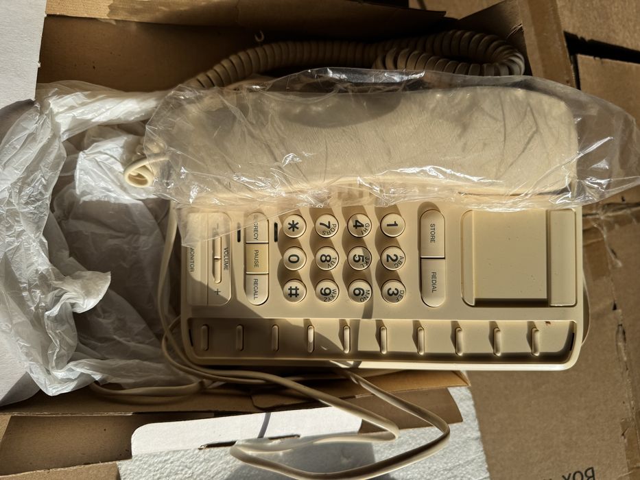 Стаціонарний телефон марки Britanika.