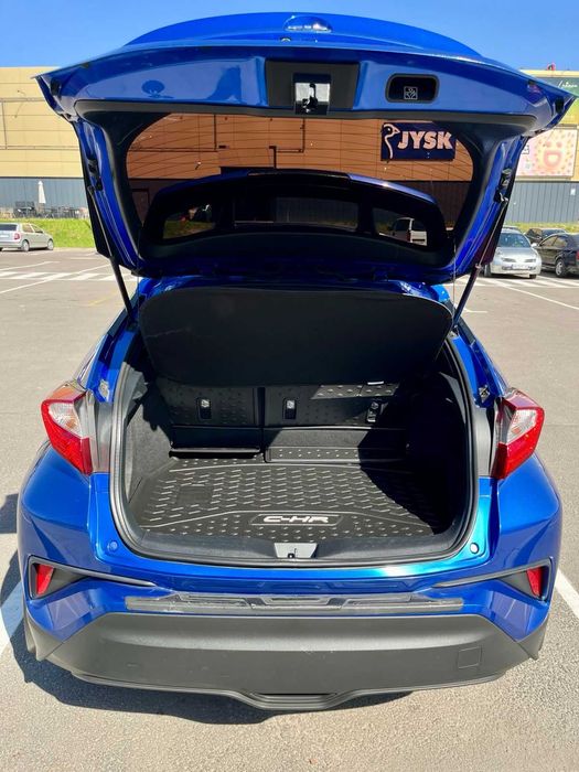 Продам авто Toyota CH-R