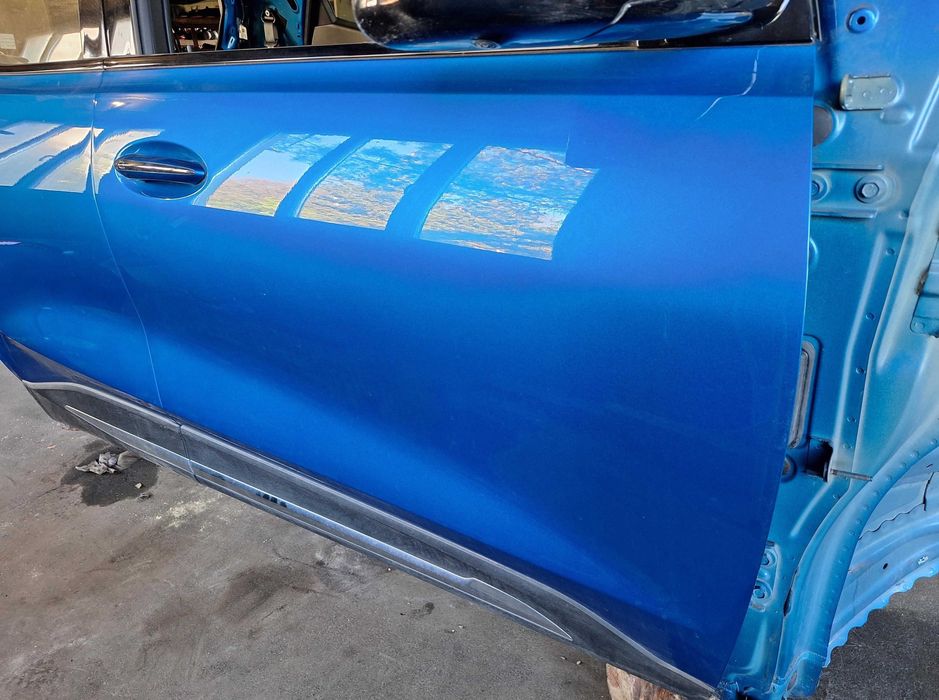 Двері передні прав Chevrolet Bolt EUV 2022-23