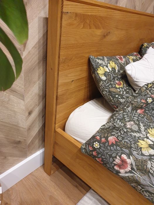 Łóżko dębowe firmy Zych Meble model Adria ze stelażem materac 140cmx20