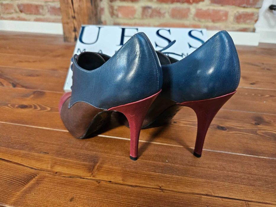 Czółenka GUESS 38