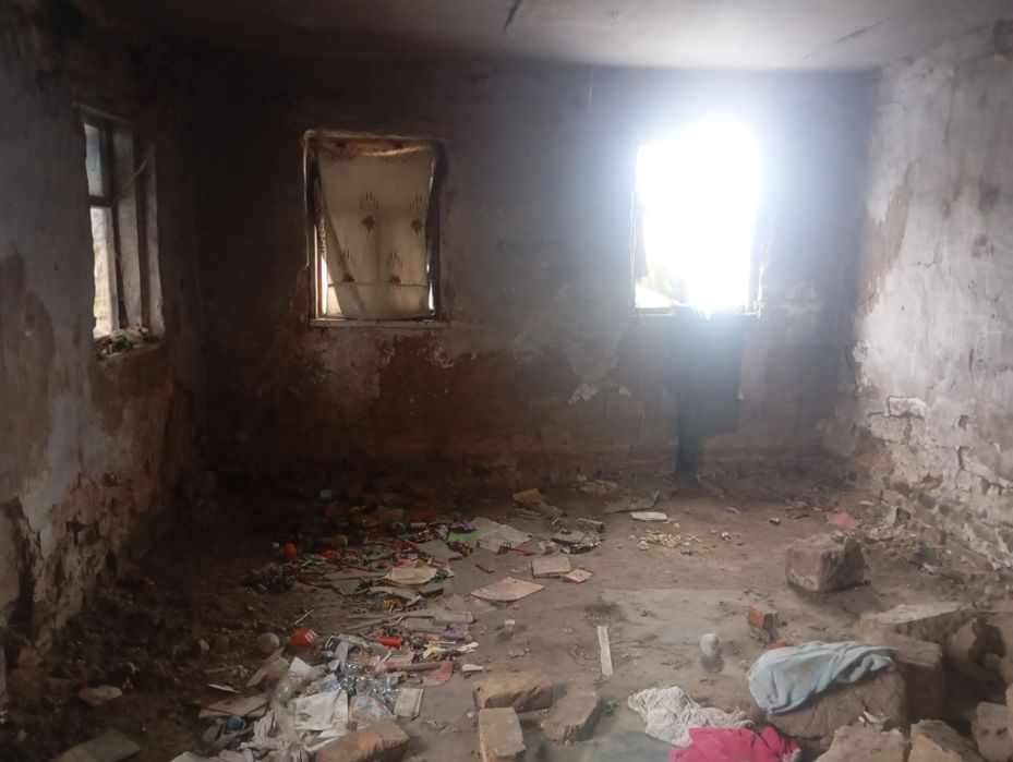 Земельна ділянка з будинком та гаражем