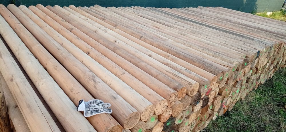 Słupki drewniane okrąglaki wałki palisady