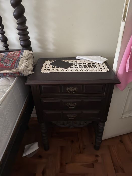 mesa de cabeceira madeira macica