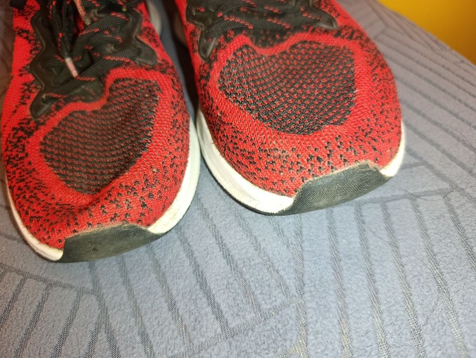 Buty sportowe męskie Bench czerwono-czarne