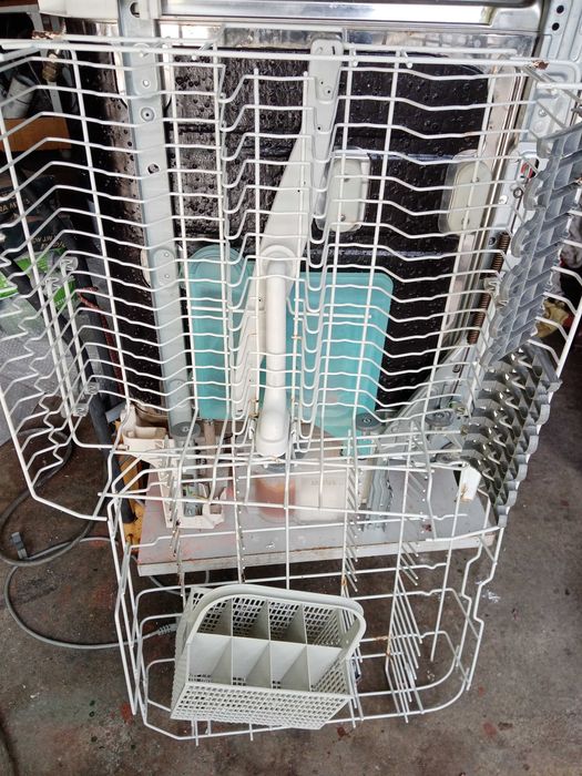 Máquina de lavar loiça zanussi