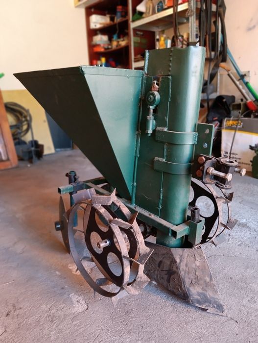 Картоплесаджалка