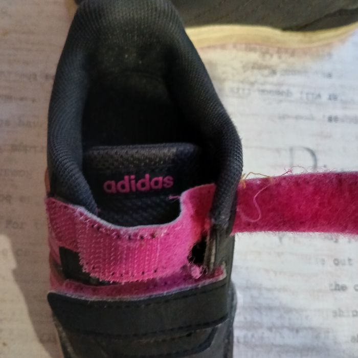 Adidasy  dziewczęce   21  długość wkładki około 13.5 cm.