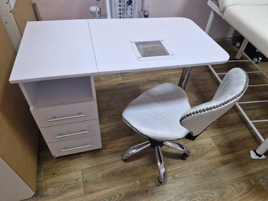 Стіл для манікюра 105/55/77