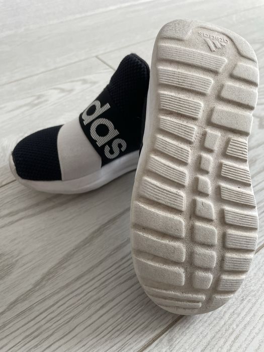 Фирменые кросовки adidas детскте