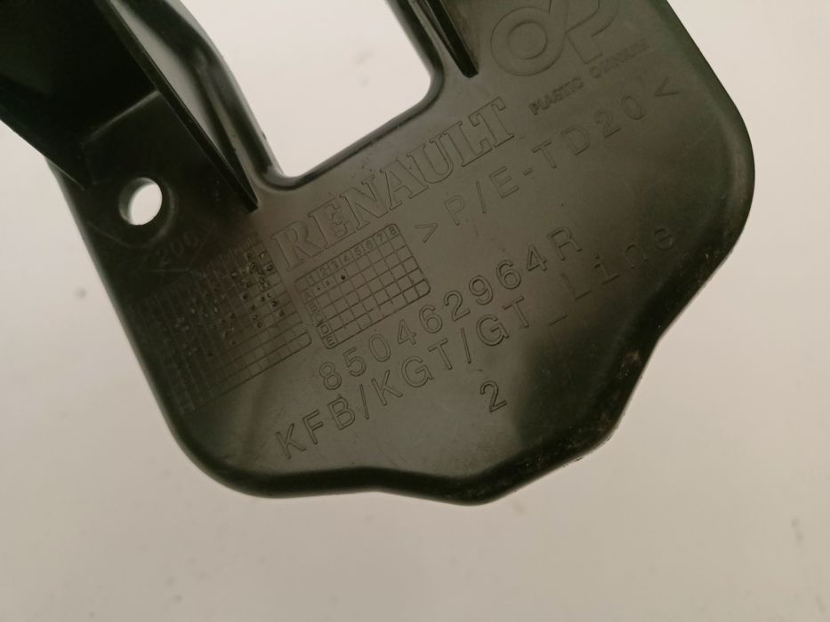 Renault Megane IV 4 kombi ślizg wspornik mocowanie zderzaka tył tylny