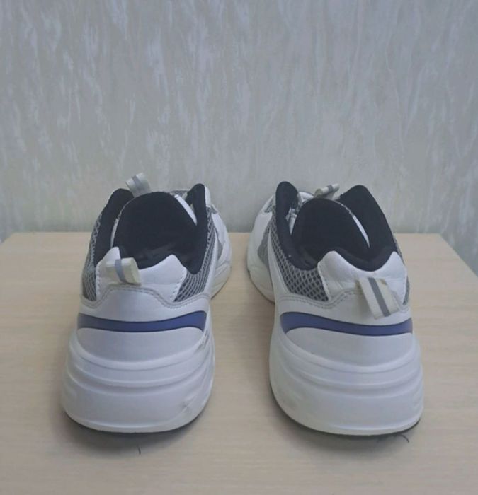 Кросівки чоловічі