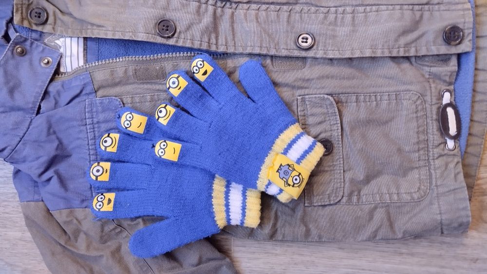 Курточка- вітрівка  весна - осінь з рукавичками у подарунок.