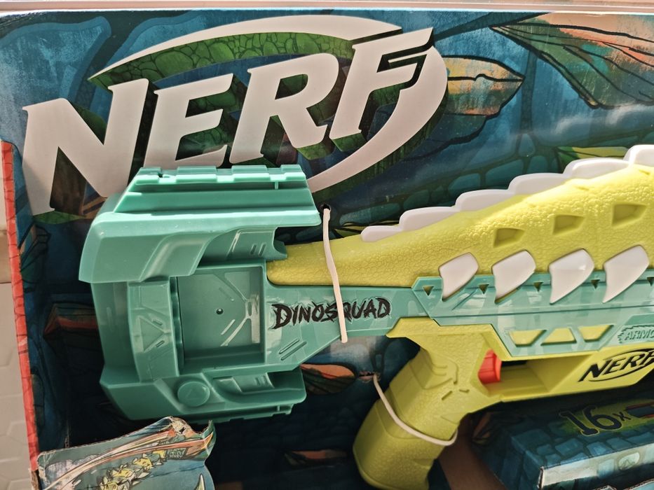 Pistola criança Nerf 16 dardos dinosquad