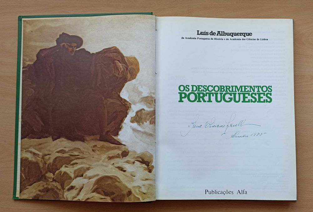 Livro "Os Descobrimentos Portugueses" de Luís de Albuquerque