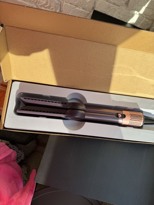 Продам фен Dyson Airstrait