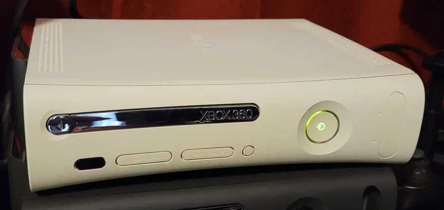 Xbox 360 Branca Desbloqueada, com comando e com 25 Jogos64170325819394120