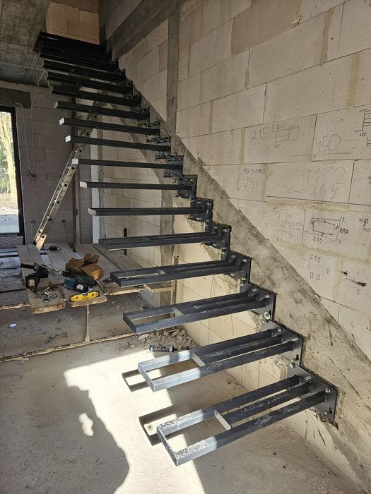 Stelaż schody metalowe cena za 1 stopień