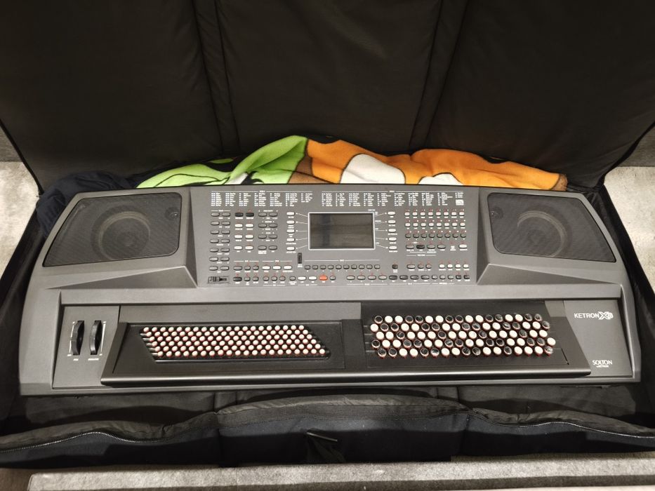 Vendo teclado botões ketron X8 como novo