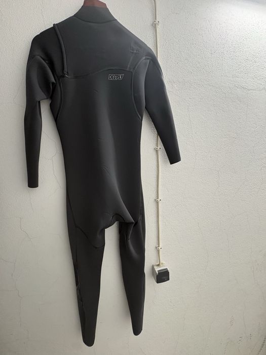 Fato de Surf DEEPLY 3/2 mm Tamanho S – Bom Estado
