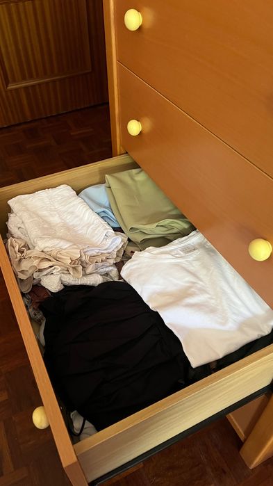 Estante madeira com 5 gavetas