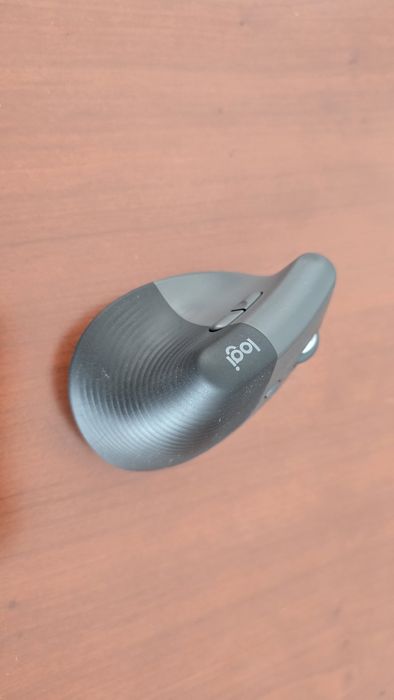 Rato Vertical Logitech Lift em bom estado