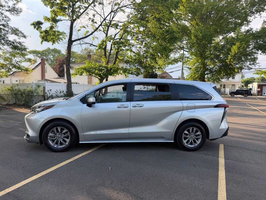 Toyota Sienna      2022