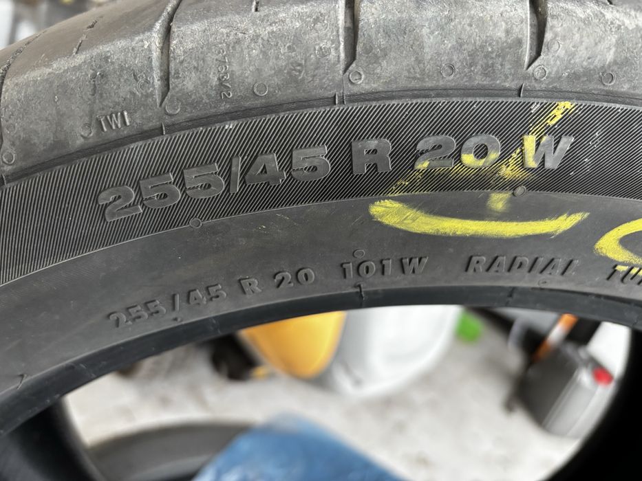 Opony Continental 255/45r20