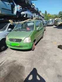 Opel Agila com vario material para o seu carro