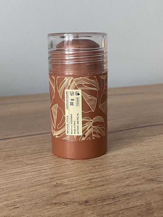 bronzer w sztywcie