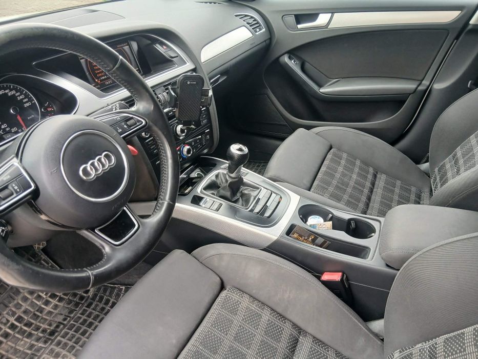 Białe Audi A4B8FL