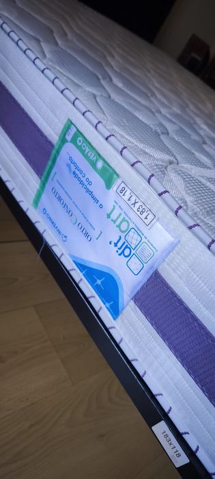 2x Estrados e  2 colchões como novos. Medidas 1,83x1,18 e 1, 83 x 1, 33- Foram ambos sempre usados com capa protetora- tem menos de dois anos