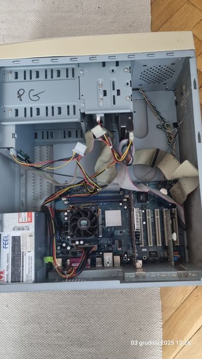 Komputer stacjonarny ak32v 3.1 radeon 9200se