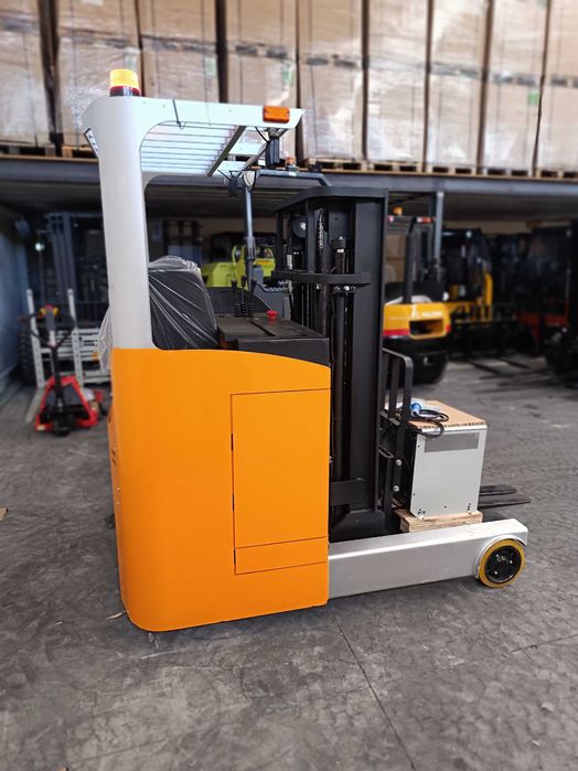 Empilhador retrátil eletrico