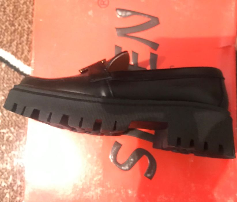 Лофери НОВІ туфлі жіночі шкіряні 37р.