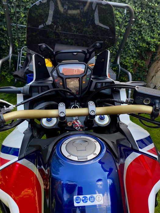 Honda Africa Twin 1000 manual - Przyjaciel na każdą trasę !