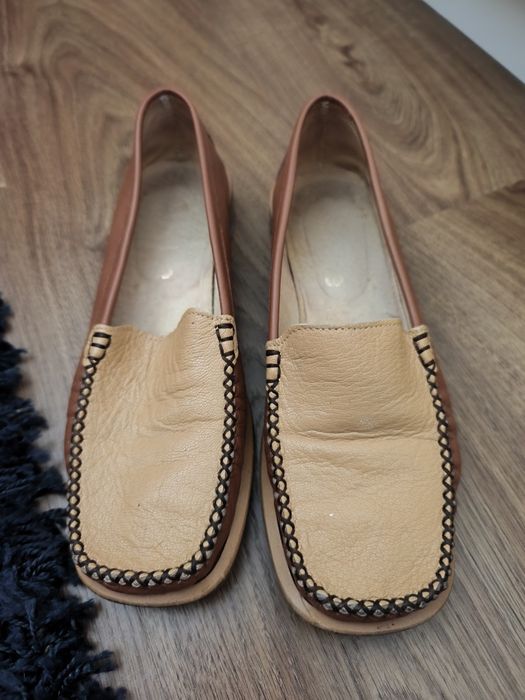 Mocassins em pele