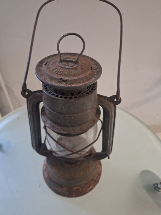 Zabytkowa niemiecka lampa naftowa