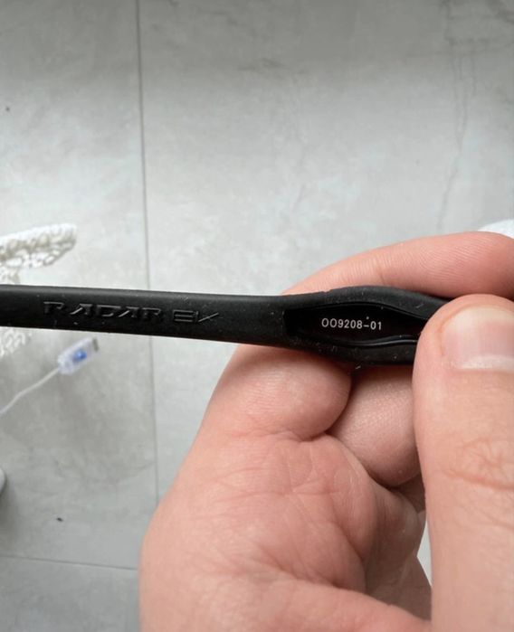 Okulary Oakley czerwone