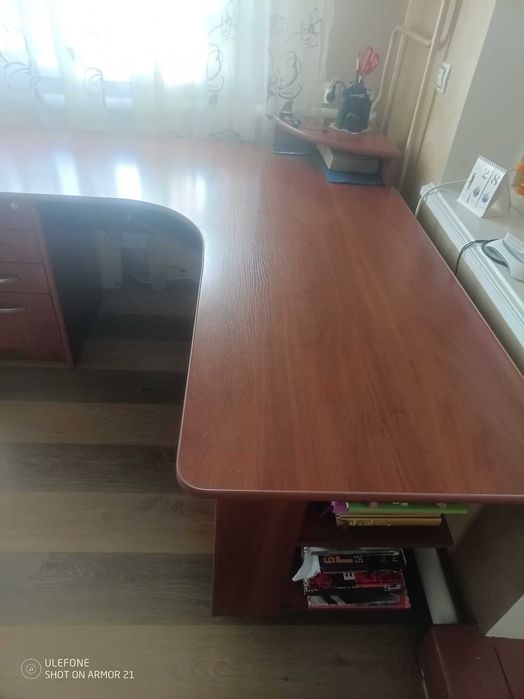 Комп'ютерний стіл